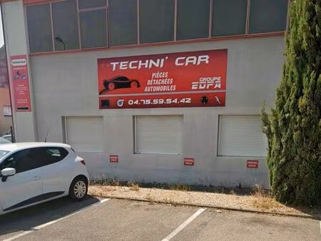 tous commerces rdc de 70m2 avec t2 au r+1 de 45m2