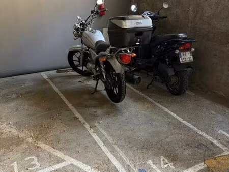 place garage/parking pour moto ou scooter