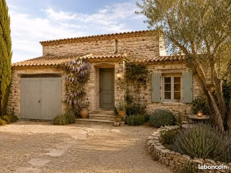 maison avec garage et petit jardin