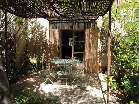 villa avec terrasse dans un villae tous commerces proche de narbonne