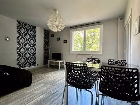 joli t2 lumineux de 49m2 à aubenas - calme et bien agencé - logia + cave - prix attractif 