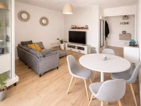 lumineux t3 de 60 m2 avec balcons et parking