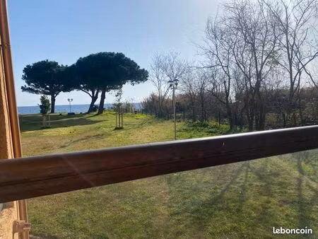 studio vue mer en corse pieds dans l’eau