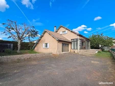 maison familiale 210 m²   5 chambres  terrain 890 m² à coucouron