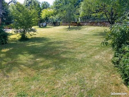 terrain constructible 600 m² viabilisé en impasse - centre d'espalion