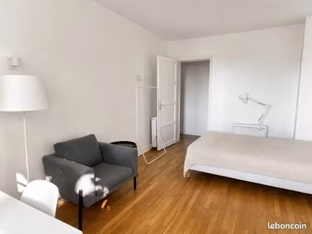 ? chambre meublée lumineuse • rer b à 4 min • paris/cdg direct