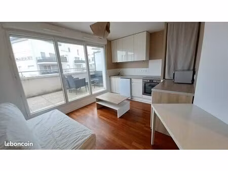 studio meublé avec balcon