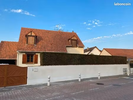 maison 4 faces de 114 m2 6 pièces proche rer c
