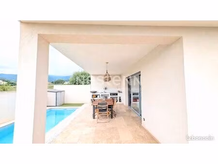 villa 4 pièces 93 m²