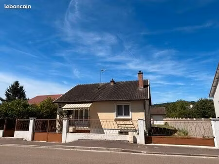 à vendre – maison individuelle avec sous-sol  dépendances et grand terrain arboré