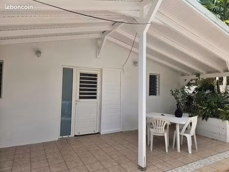 location grand studio tout confort meublé