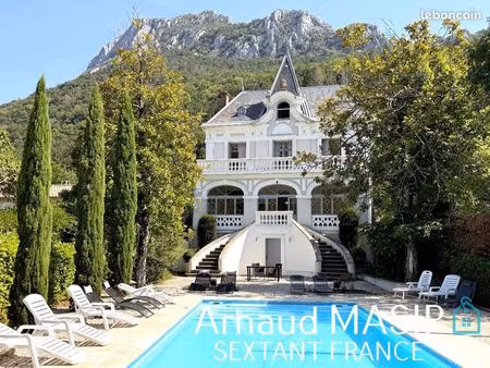 château 10 pièces 294 m²