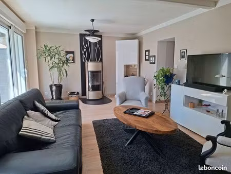 maison atypique en pierre entièrement rénovée avec goût