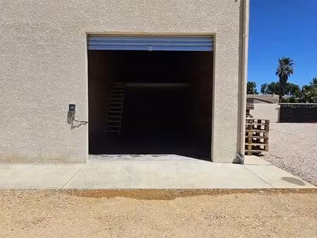garage depot de stockage