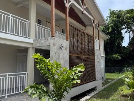 location t3 spacieux avec terrasse - l’anse à l’âne