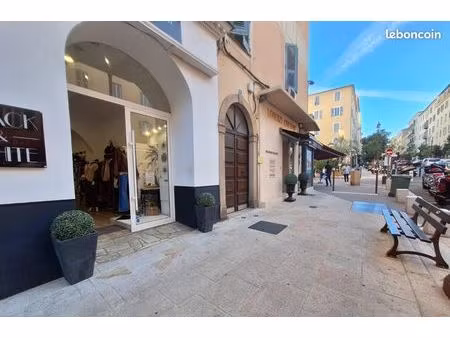 commerce 85 m²