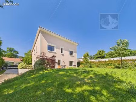 maison 7 pièces 196 m²