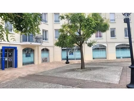 local commercial 65 m²