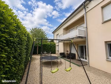 grand f3 avec terrasse  jardin ombragé et parking