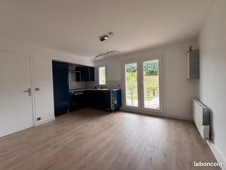 appartement rénové à merville-franceville-plage  à 50 mètres de la mer