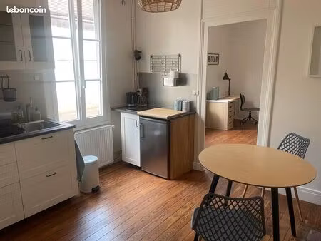 appartement t2 28 m2 refait à neuf et meublé proche centre-ville