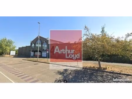local commercial 2470 m² troyes