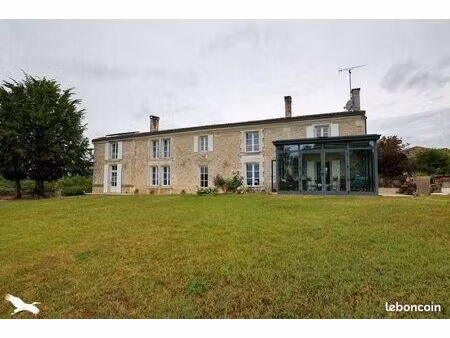 maison 8 pièces 210 m²
