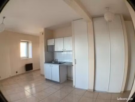 t2 la rochelle proximite facultes et ocean 860 charges comprises