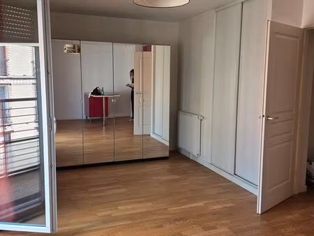 studio 33.24 m² avec parking et ascenseur – quartier jules ferry – immeuble récent