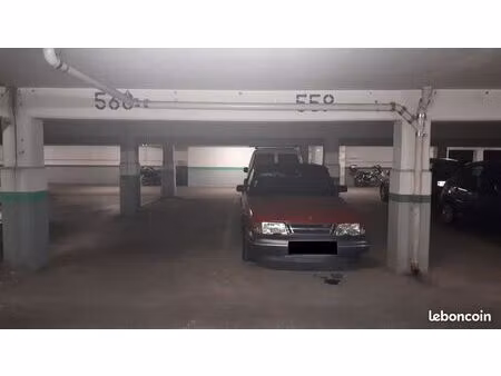 place de parking couverte