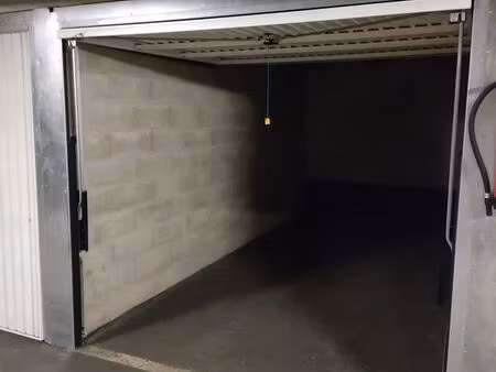 box fermé – neuilly-sur-seine – rue parmentier – résidence sécurisée