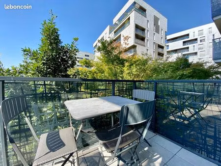 t3 docks 63 m² – terrasse 18 m² – métros 13 & 14 / rer c – étage élevé – paris à 10 min