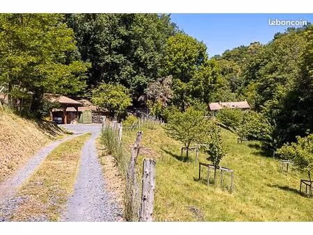 ancien moulin réhabilité  dépendances