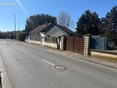 maison avec petite maison accolé accès sur berges