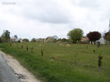 terrain 445 m² le chay