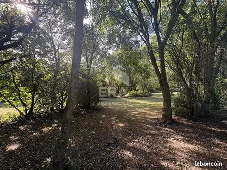 terrain 700 m² forges