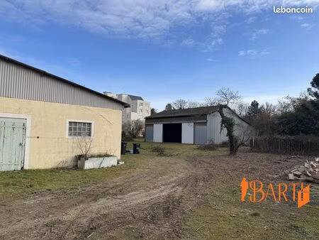 local 880 m² bourges