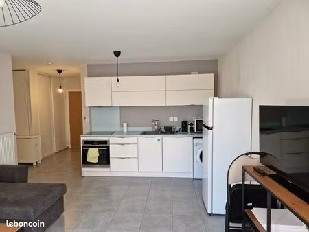 appartement 2 pièces meublé 790 £ charges comprises