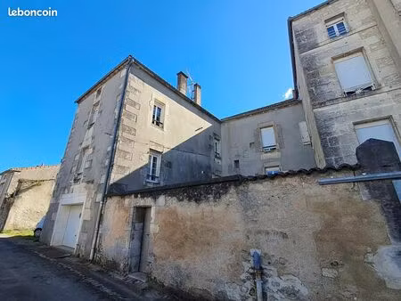 immeuble 15 pièces 339 m²