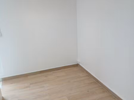 ? studio entièrement rénové avec balcon de 7 m² – tramway au pied de l’immeuble – paris ga