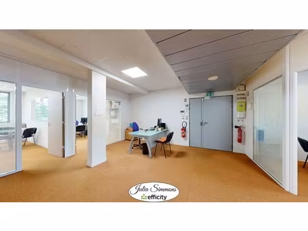 bureau 6 pièces - 144 m²