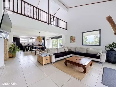 villa 5 pièces 178 m²