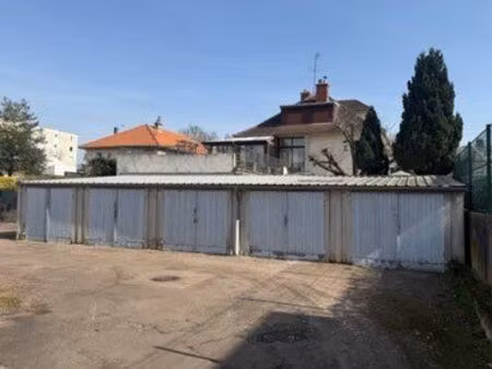 lot 6 box  garage