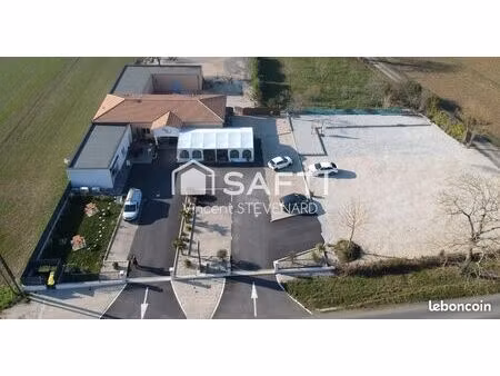 local 340 m² mansle