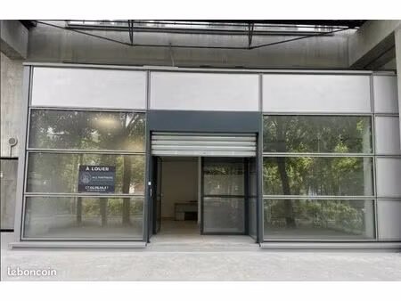local commercial 35 m² pantin