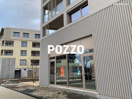 local commercial 105 m²