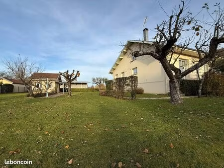 maison collée à besancon