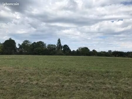 terrain 1 152 m² faux