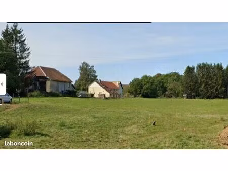 hors lotissement terrain plat de 630 m2  centre village