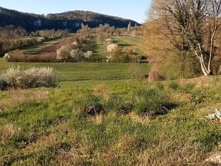 terrain à thoraise  bel emplacement  au calme